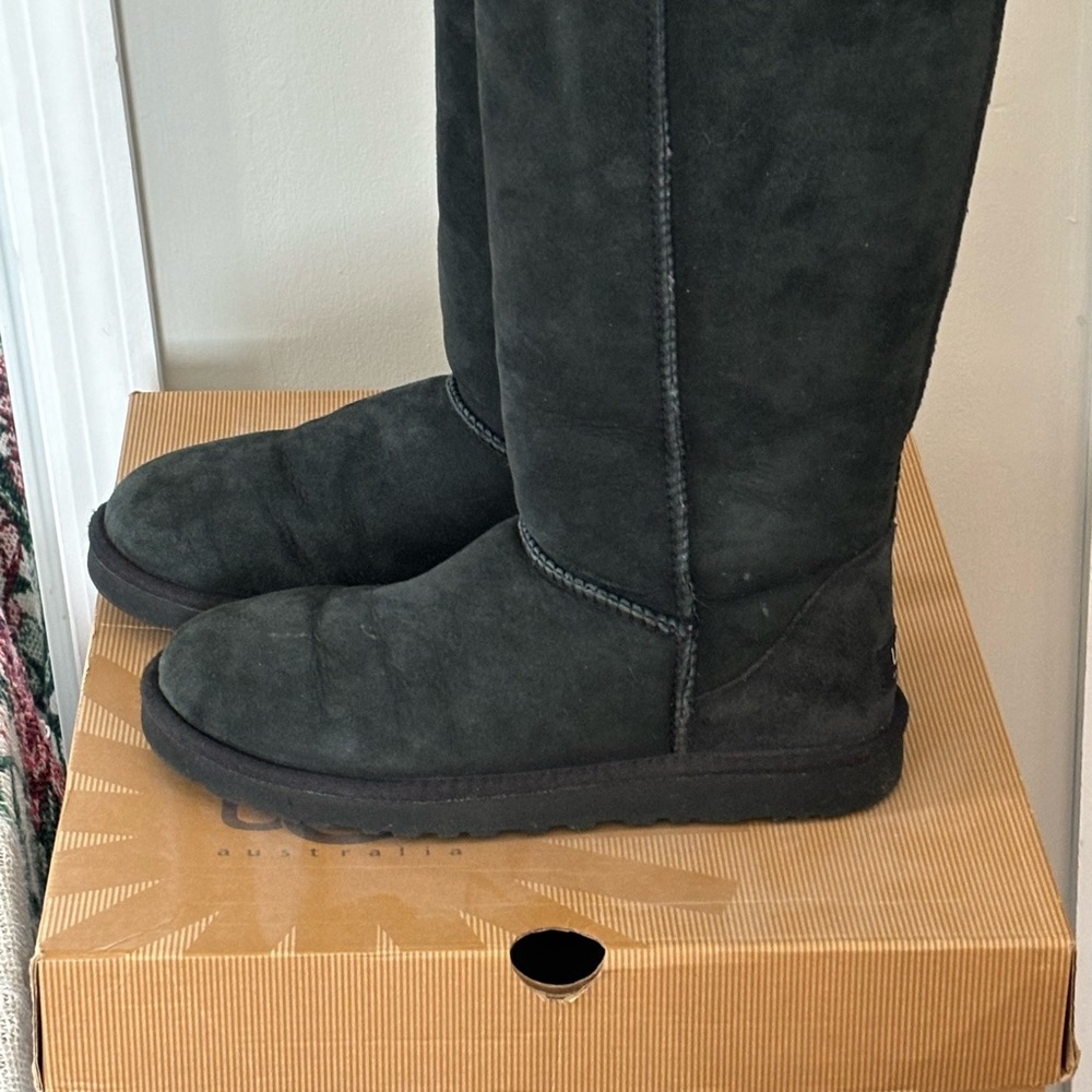 UGG tall boots size 8 black